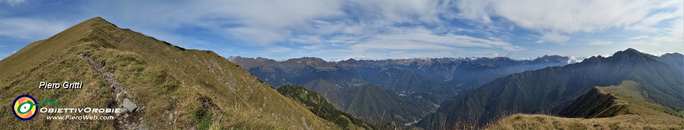 28 Ampia panoramica verso le Orobie.jpg